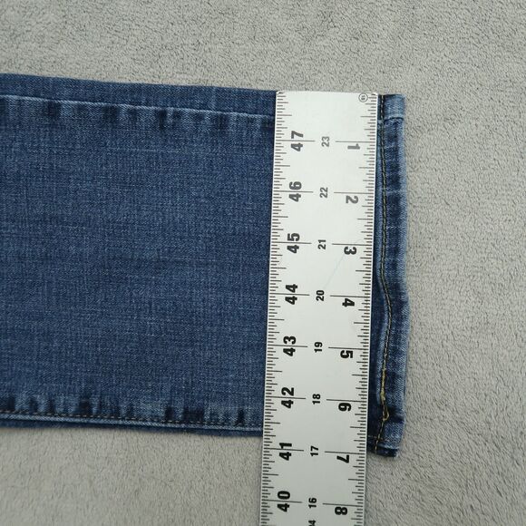 Levi's Jeans Women's Size 10M Blue Mid-Rise Classic Straight Denim 28.5" Inseam - Picture 6 of 16